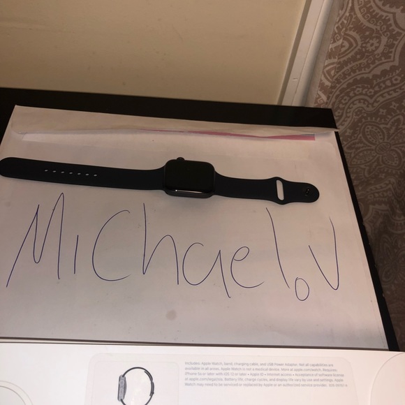 Apple Watch series 4 - Picture 3 of 8